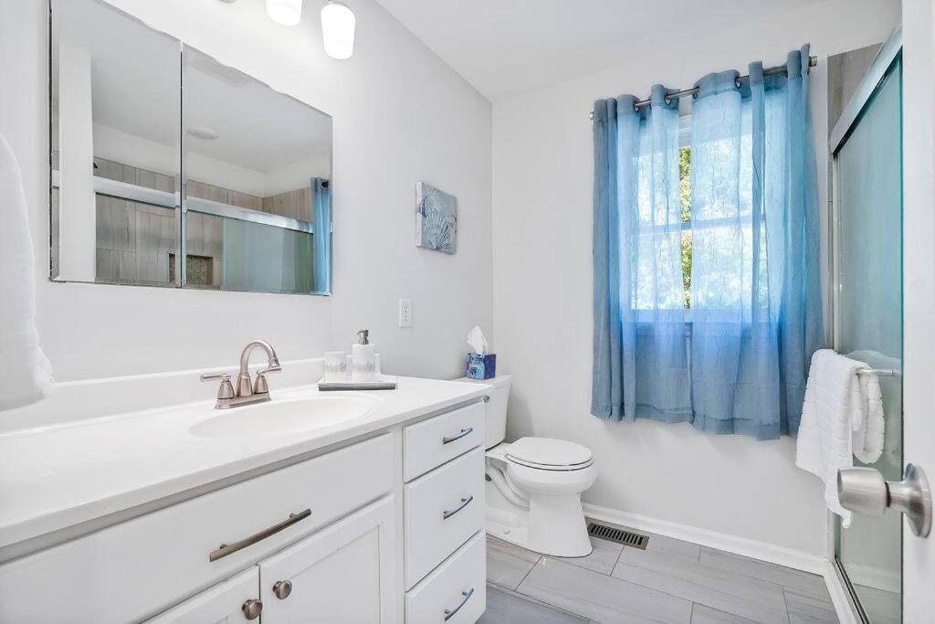 Middle Sound Hideaway~Beaches, Shopping, Families Villa Wilmington Exterior foto
